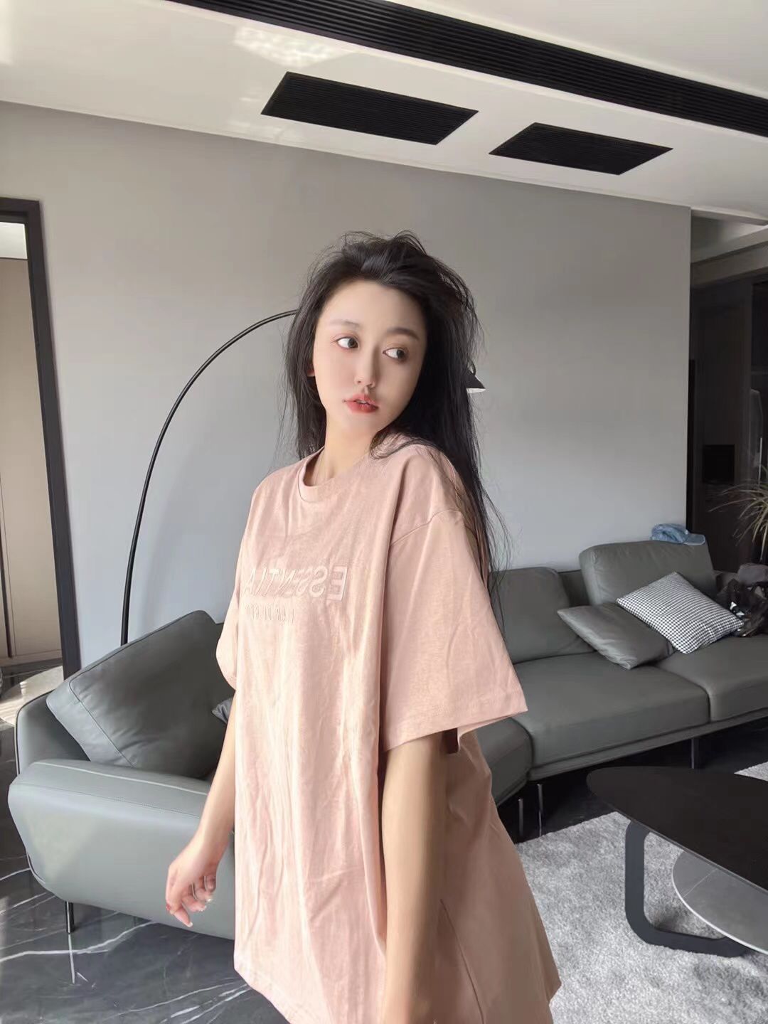 00后大胸妹妹性感迷人水嫩多汁大屁股后入操起来十分舒适