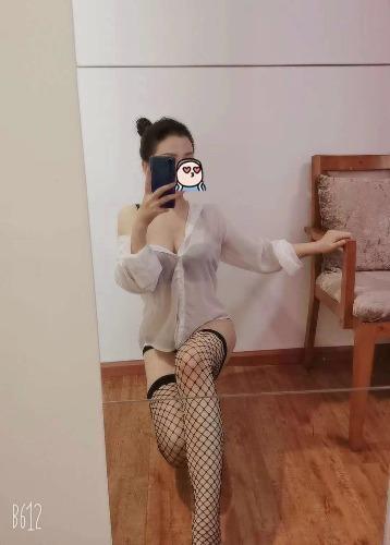 花果园服务控美女，洗完躺着享受就行