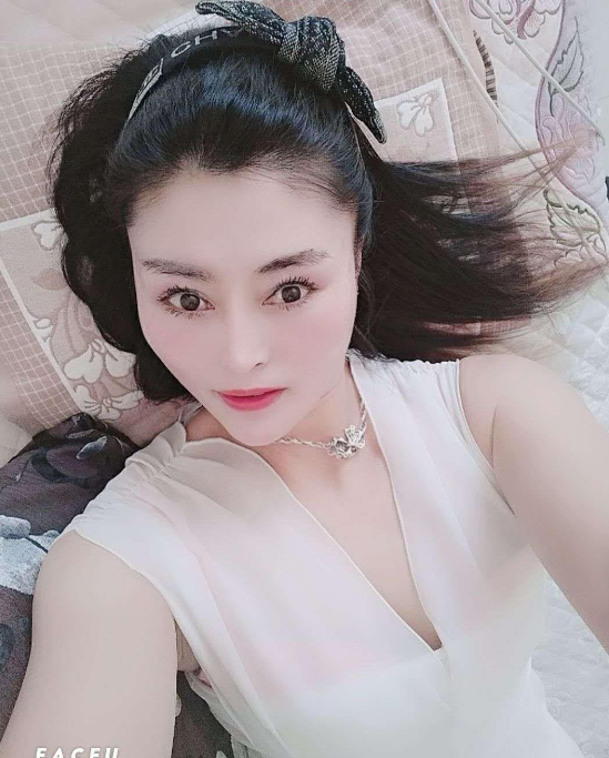 这个妞也是熟女，