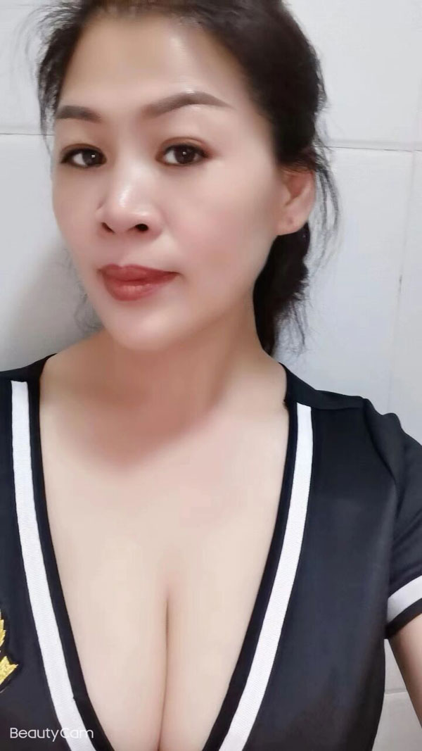 百子湾风韵少妇身材好配合个各种姿势服务认真不糊弄