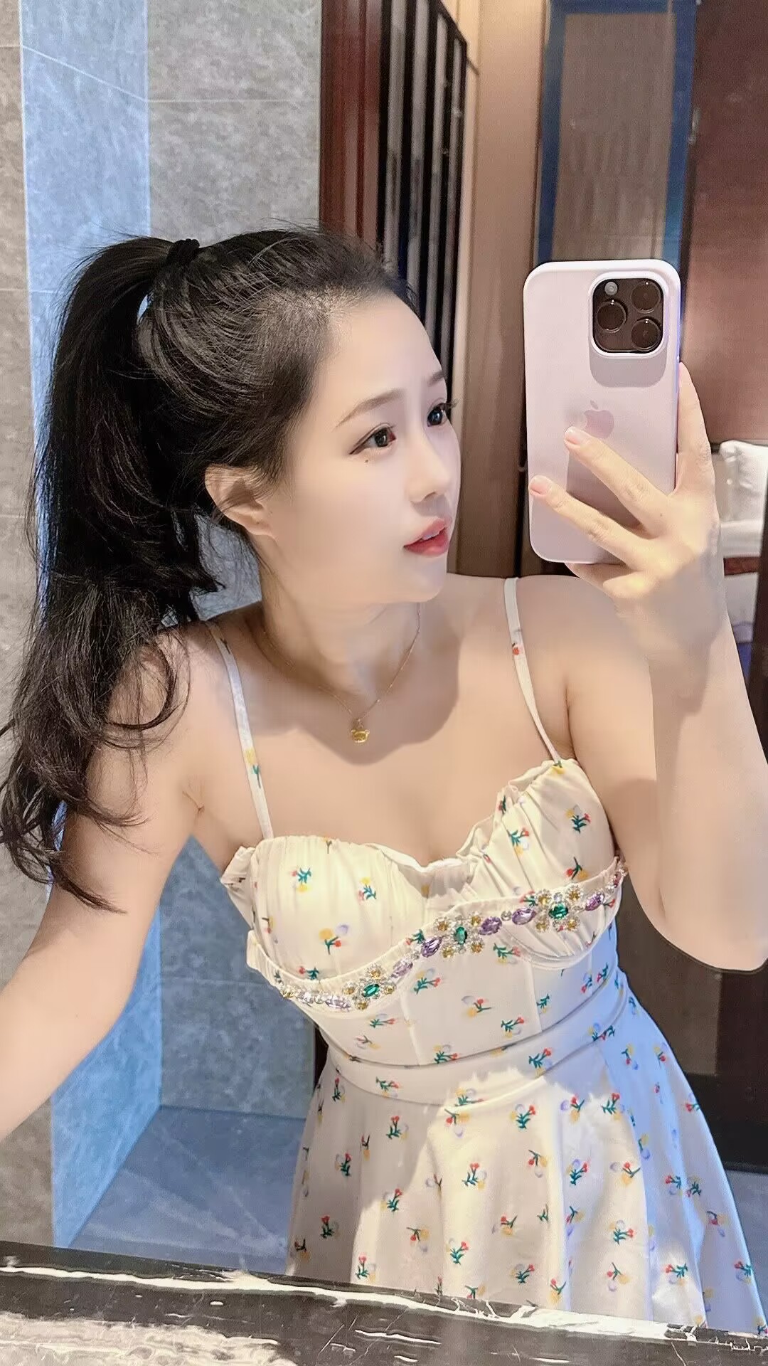 杨浦性感美女瑶瑶