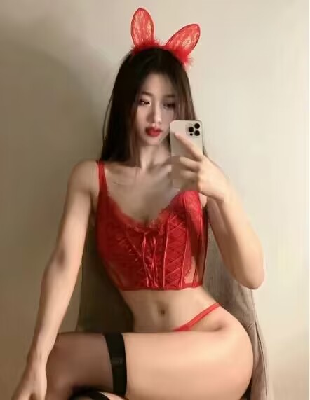 错过后悔一辈子骚逼美女