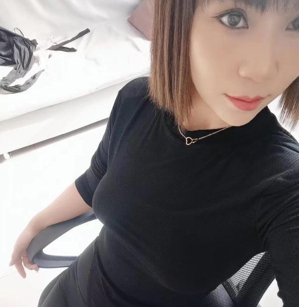 大胸小骚妇