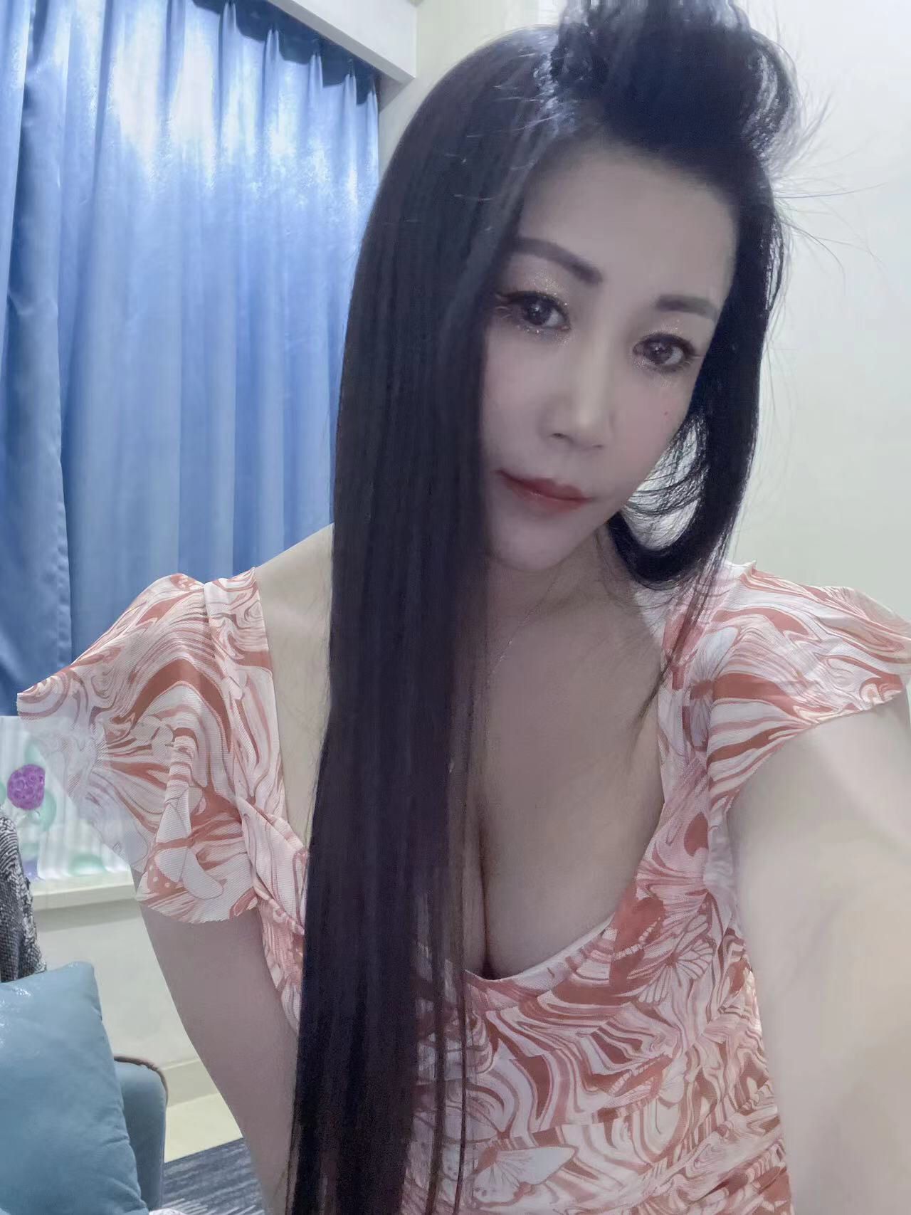 极品骚浪贱一小时榨干你，鲍汁美女